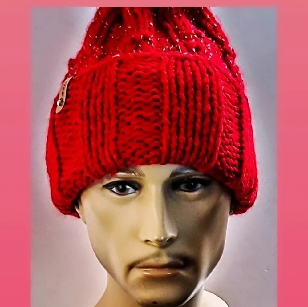 NWT Cashmere Blend Hand Knitted Cuff PomPom Beanie With A Little Bling.